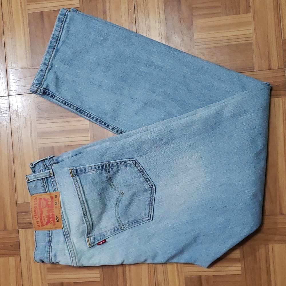 LEVI'S 505 light wash jeans